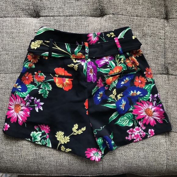 Express Shortie Extreme High Rise Black Floral Shorts NWT - Picture 3 of 7